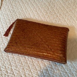 Woven clutch